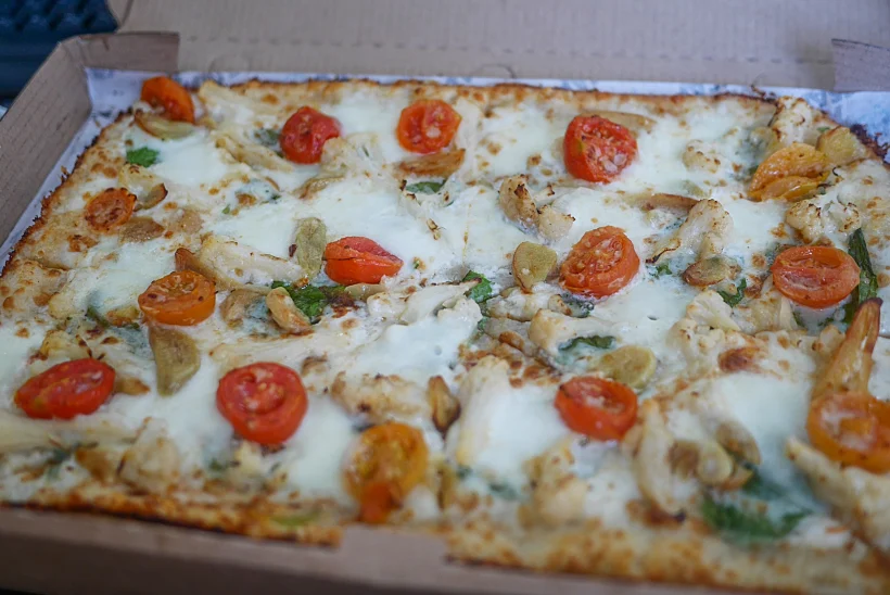 מלכת השוק, דומינוס