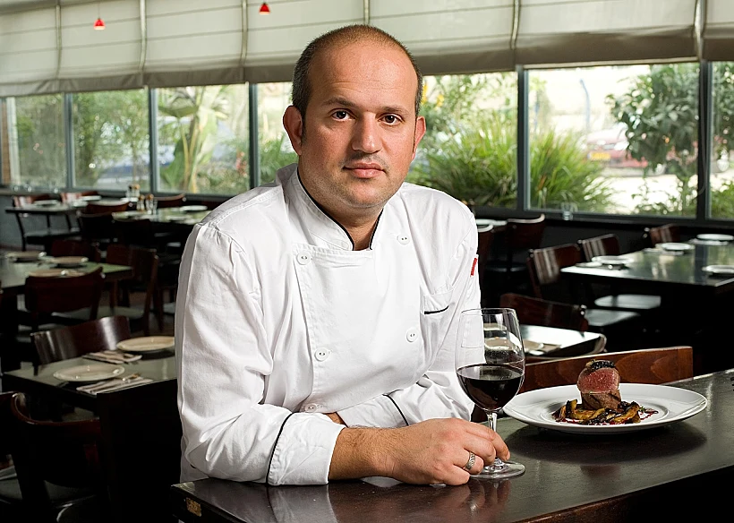 שף מוטי אוחנה, מסעדת החצר