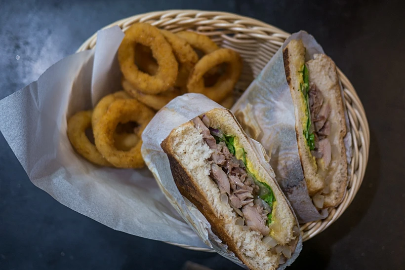 כריך עוף מפורק, לה קרנה