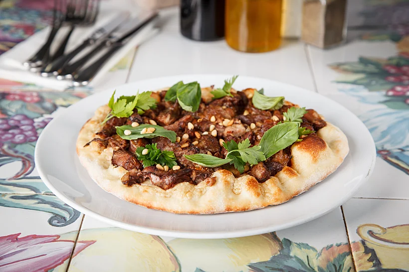 פיצה בנוסח קזבלנקה, איטלקיה בתחנה