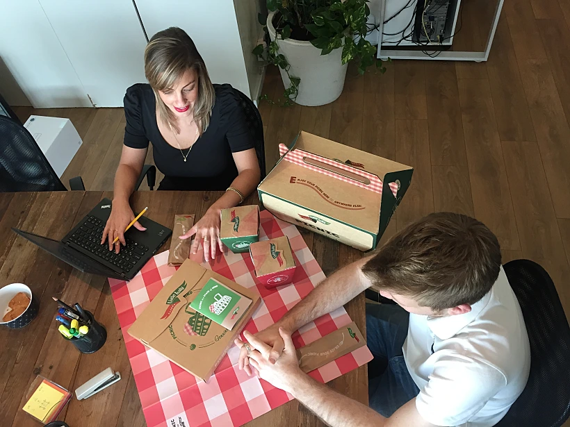 שירות משלוחים, ליטל איטלי