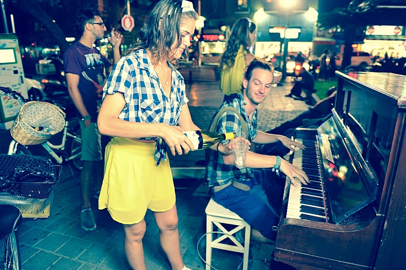 נפגשים עם פסנתר