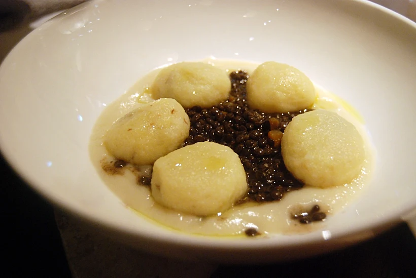 ניוקי במילוי צלי עם עדשים במסעדת יפו תל אביב