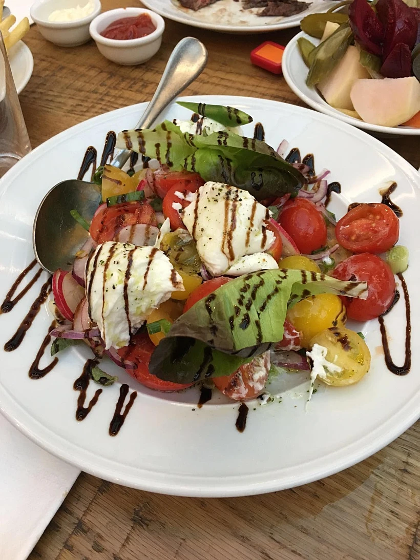 מי היה מאמין שנמצא את הסטייק הכי טעים בקניון?