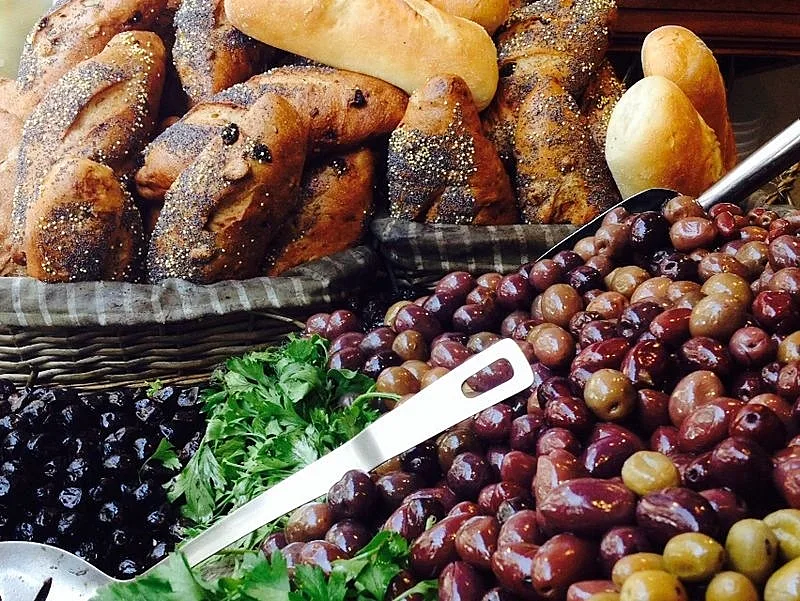 זיתים ולחמים