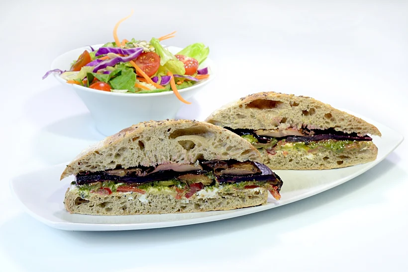 כריך ירקות קלויים קפה גרג