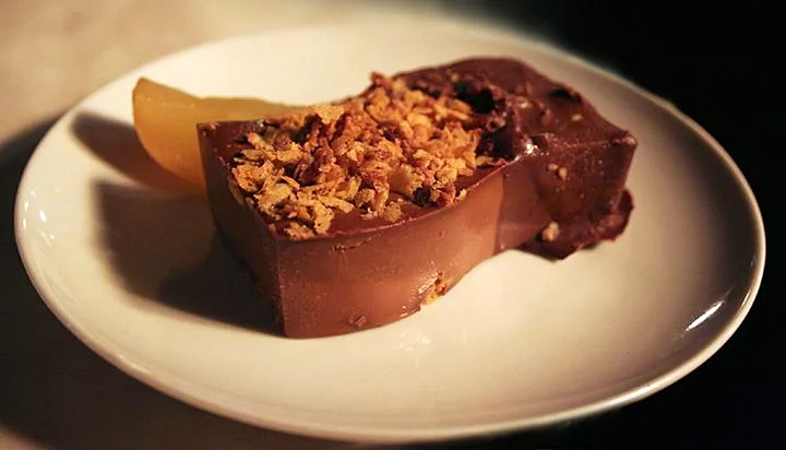 קסטה - מוס שוקולד עם פירורי טוויל - מסעדת ויקי כריסטינה