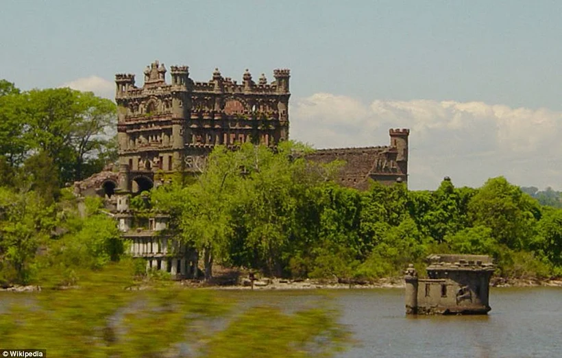 טרגדיה פגע בנרמן טירה בשנת 1918, כאשר 200 טון של תחמושת התפוצץ, להרוס חלק מהמבנה