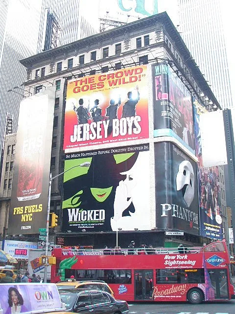 הצגות תאטרון