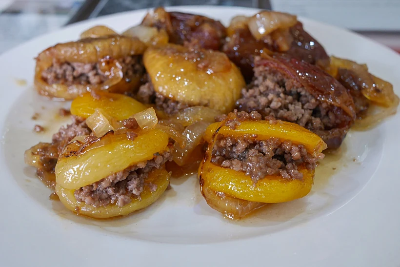 פירות יבשים ממולאים בבשר