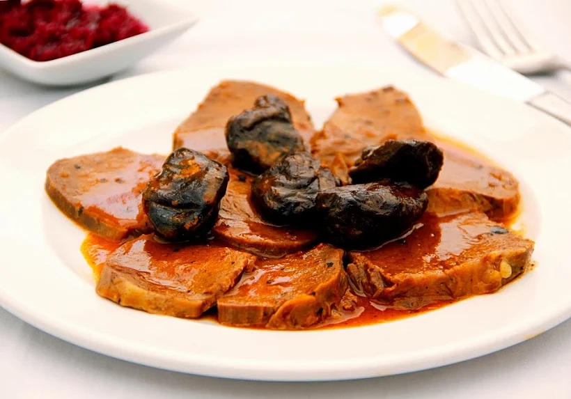 צלי בקר עם שזיפים