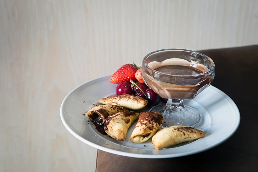 כיסוני פסטה מטוגנת במילוי ריקוטה ונוטלה