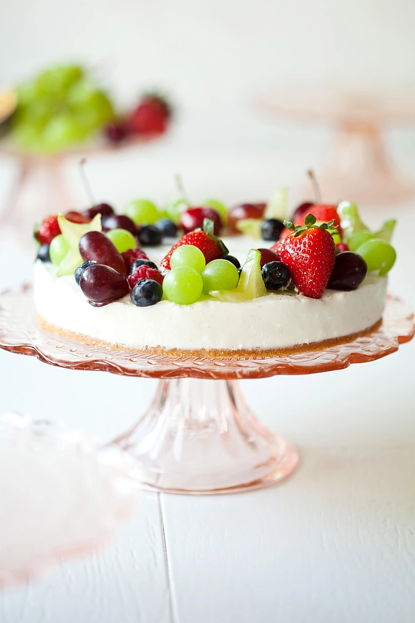 עוגת מוס קרם פרש ופירות טריים