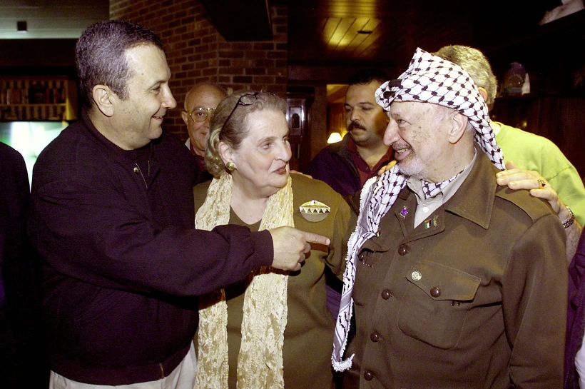 יאסר ערפאת, מדלן אולברייט ואהוד ברק בשיחות קמפ דייויד 2000