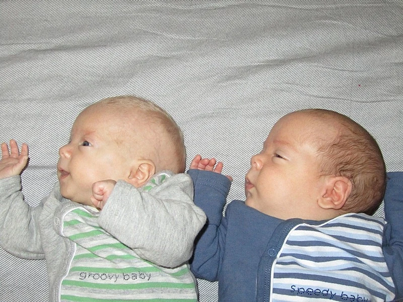 אורי ואריאל תמרי, בני שלושה חודשים וחצי