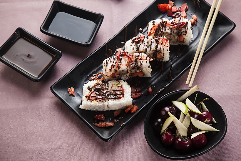 סושי פירות בזיגוג שוקולד
