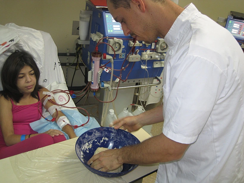 סדנת שף תמיר חכים לילדי יחידת הדיאליזה במרכז שניידר לרפואת ילדים,