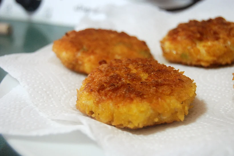 קציצות עוף ותירס בציפוי קורנפלקס