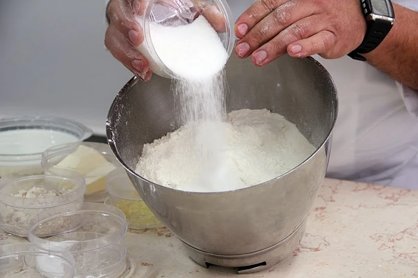 הכנת סופגניות - מיקי שמו