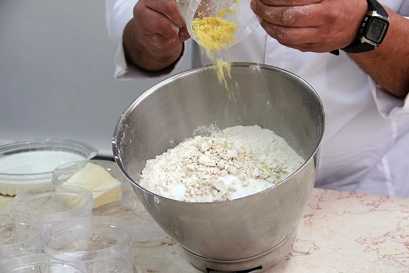 הכנת סופגניות - מיקי שמו