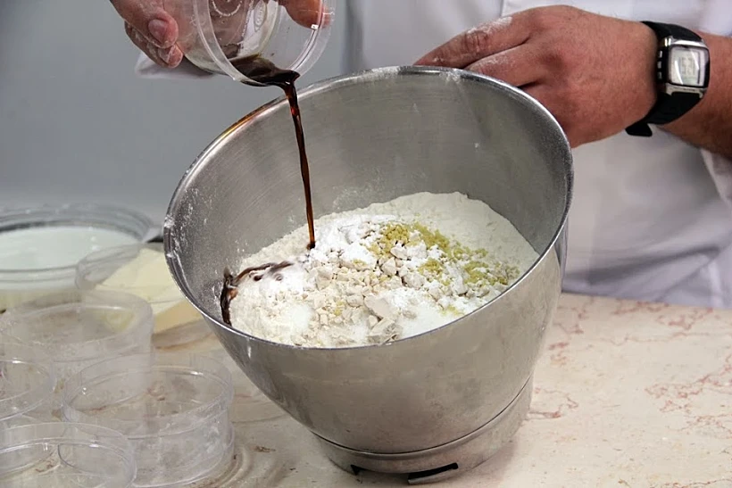 הכנת סופגניות - מיקי שמו