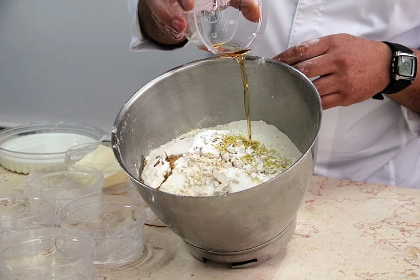 הכנת סופגניות - מיקי שמו