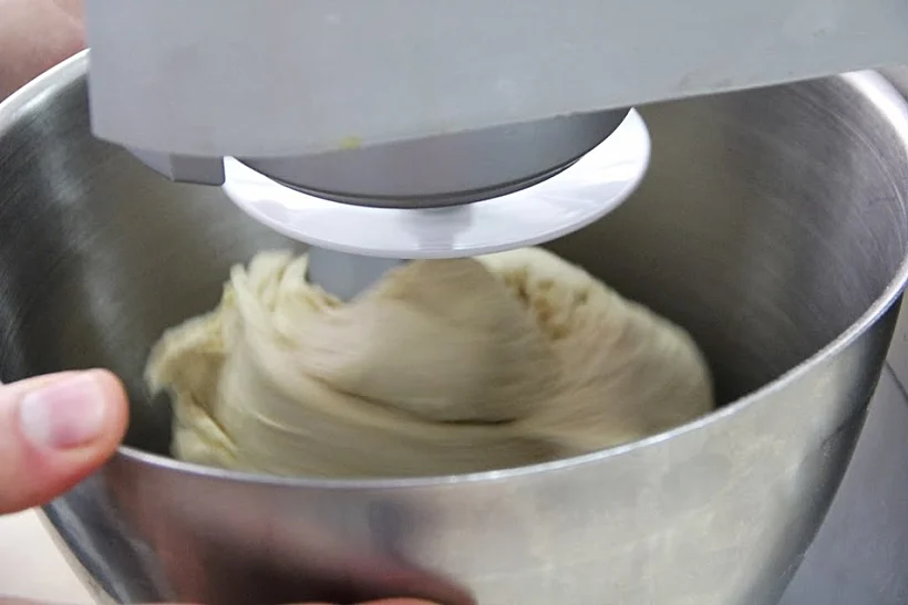 הכנת סופגניות - מיקי שמו