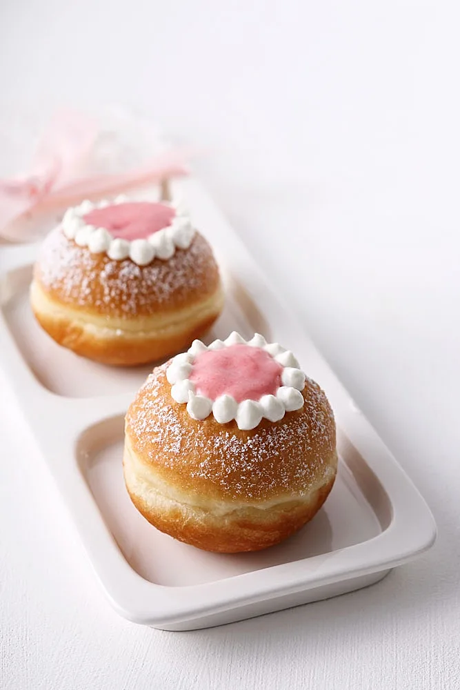 סופגניות מסקרפונה ותות של מתוקה