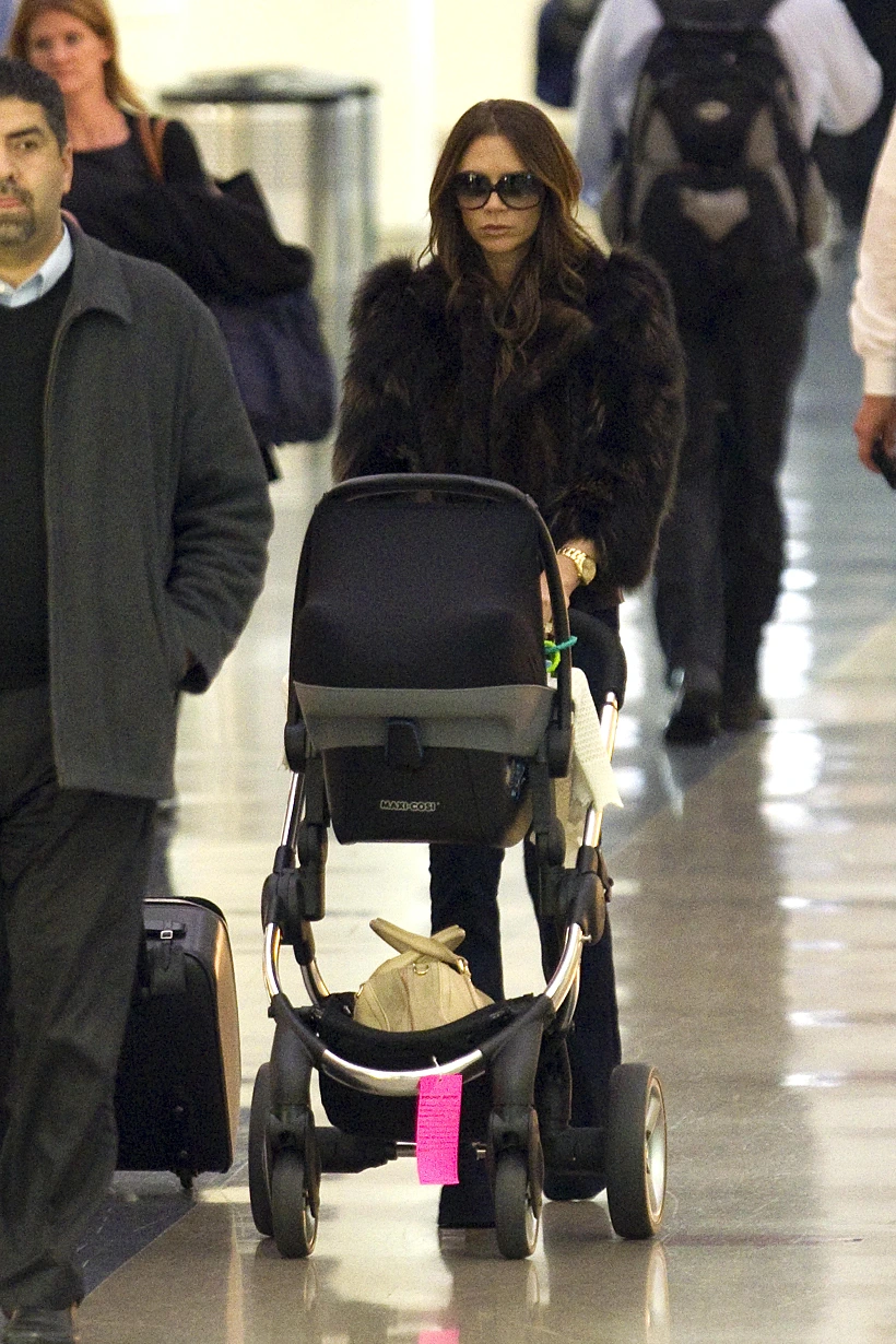 ויקטוריה בקהאם ועגלת ICANDY