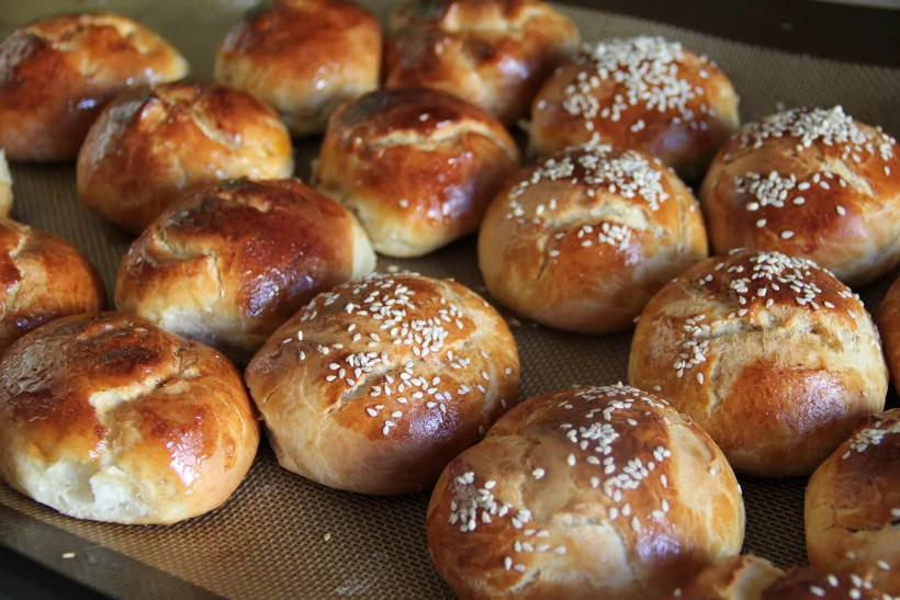 לחמניות מתוקות עם צנוברים ומישמשים