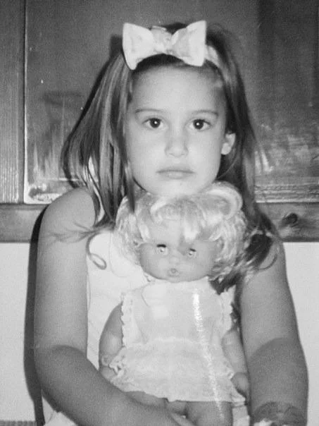 תמונות ילדות של סהר, מתוך התוכנית היפה והחנון, עונה שנייה