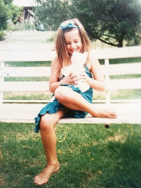 תמונות ילדות של סהר, מתוך התוכנית היפה והחנון, עונה שנייה