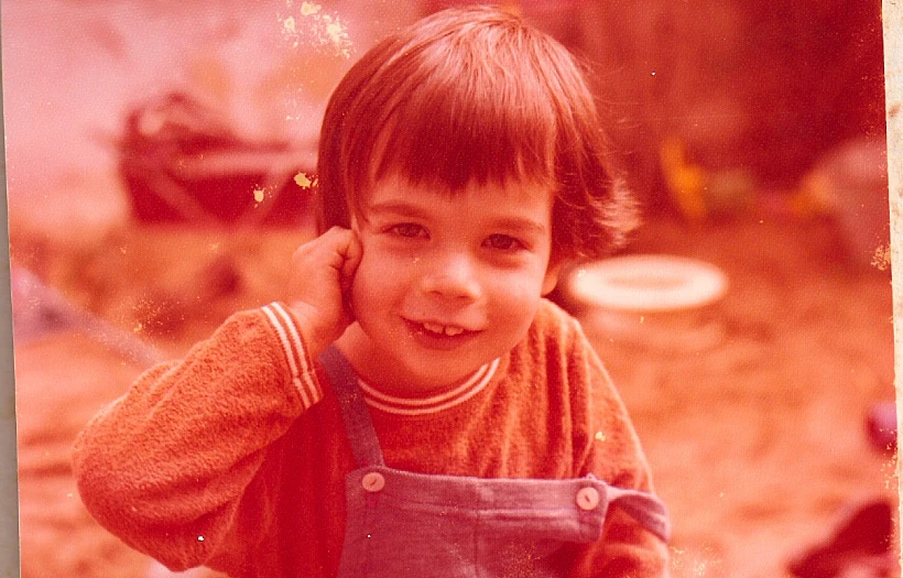 תמונות ילדות של ירון, מתוך התוכנית היפה והחנון, עונה שנייה