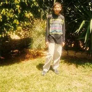 תמונות ילדות של אלון, מתוך התוכנית היפה והחנון, עונה שנייה