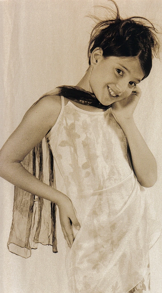 תמונות ילדות של ליטל, מתוך התוכנית היפה והחנון, עונה שנייה