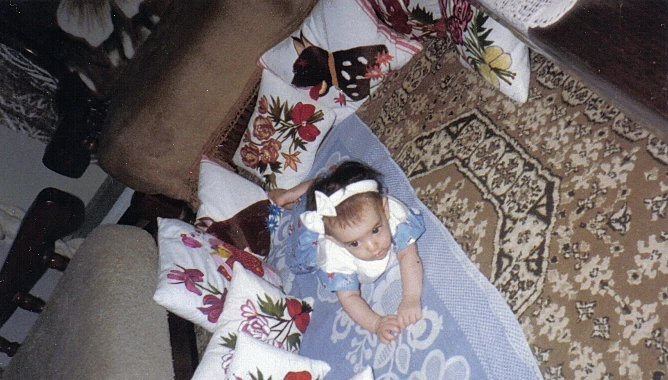 תמונות ילדות של ליטל, מתוך התוכנית היפה והחנון, עונה שנייה