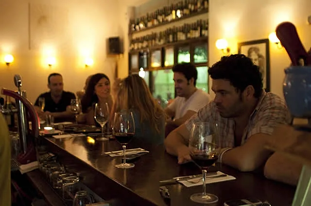 בר היין מתושלח, כתבה על ברי יין מתחם עולם היין תמונה בגודל מותאם אישית, ותמונה ראשית ולהפניות בכתבה על איך לשתות