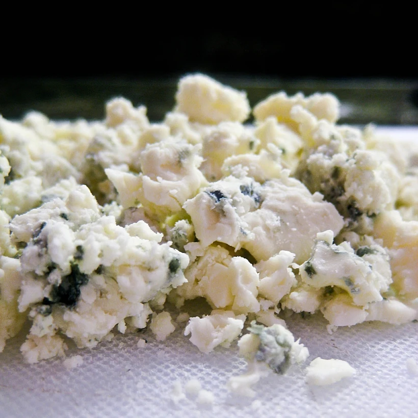 תמונה של גבינה כחולה לשימוש בכתבה על התאמת אוכל ויין וסתם בכללי שתהיה תמונה של גבינה כחולה לכל מקרה שלא יבוא.