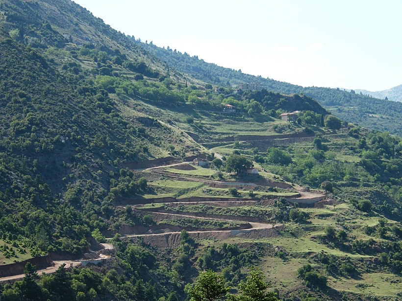 כרמים על רקע הר ביוון תמונה בגודת מותאם אישית