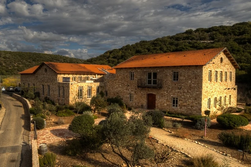 תמונה של הבניין של יקב אמפורה כתבה על סיור יקבים באזור הכרמל תמונה בתוך הכתבה על כל הרוחב