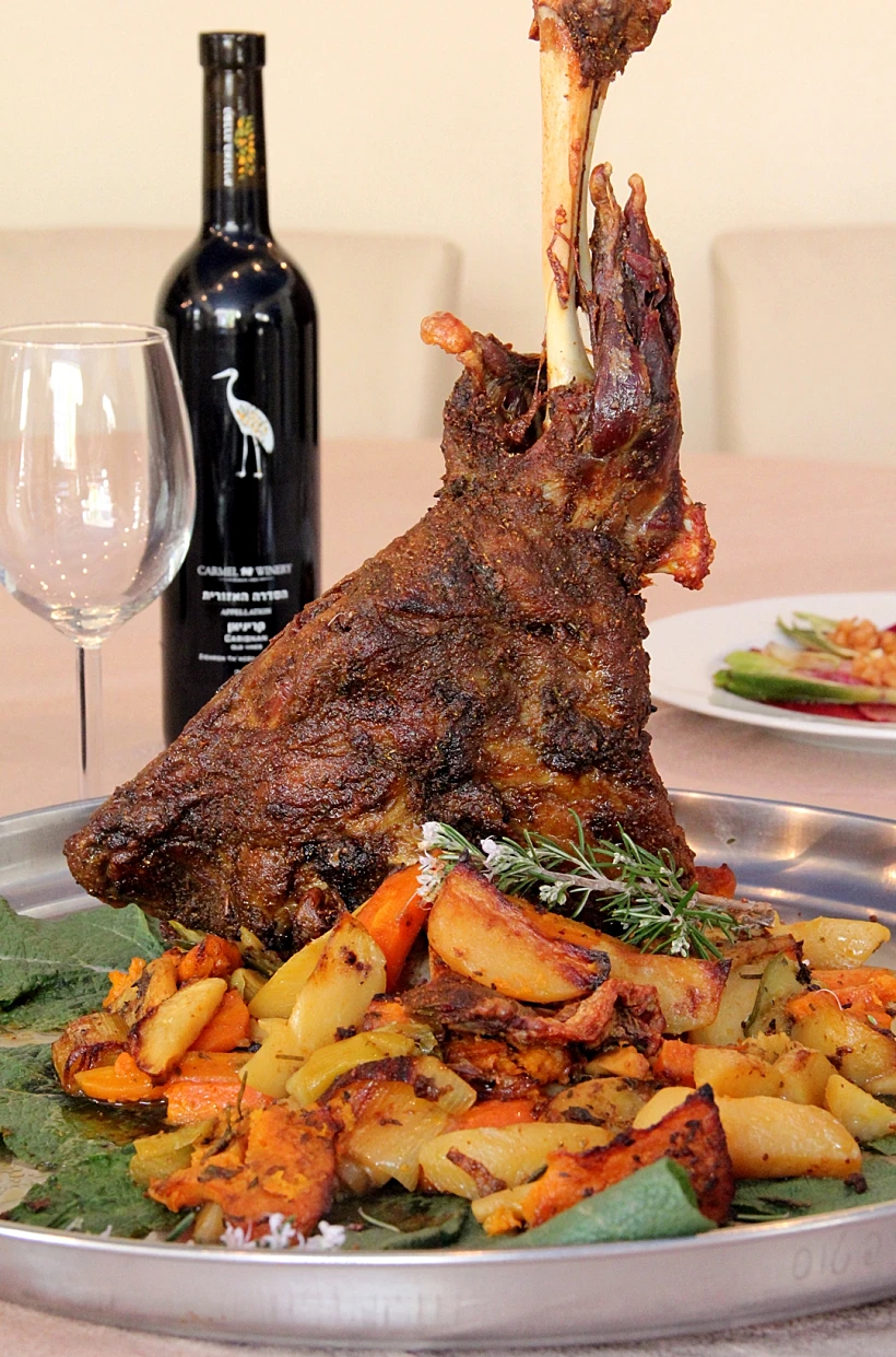 ארוחת פסח באקליפטוס הירושלמי