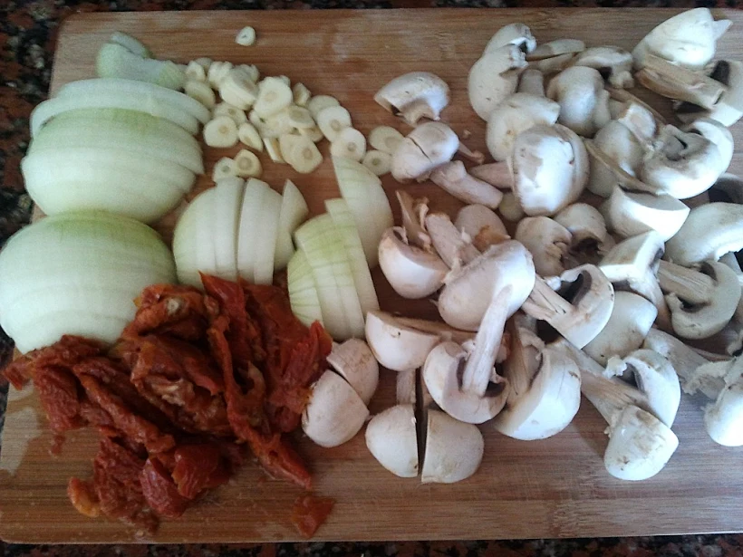 תבשיל עוף פטריות ועגבניות מותאמת אישית