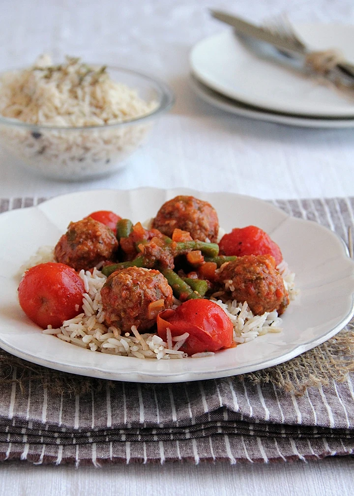 קציצות ברוטב עגבניות ושעועית ירוקה גודל מותצאם אישית