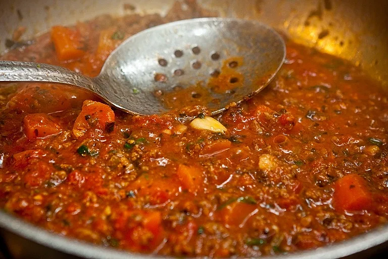 פסטה מסוג פפרדלה ברוטב בולונז טלה, צץחם עולם היין תמונה בגודל מותאם אישית