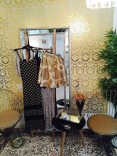 מציצים לארון של שירה מנור