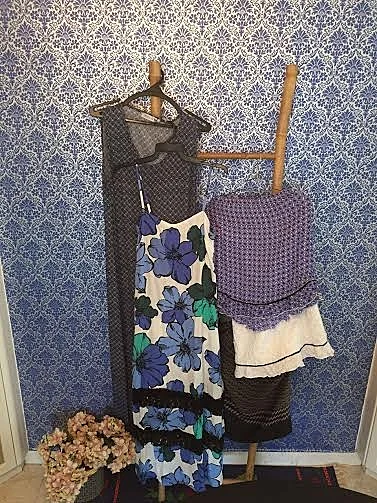 מציצים לארון של שירה מנור