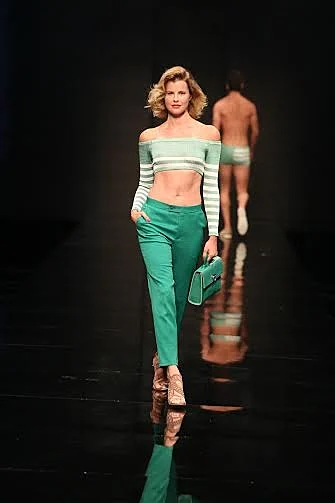 בתצוגה של שי שלום