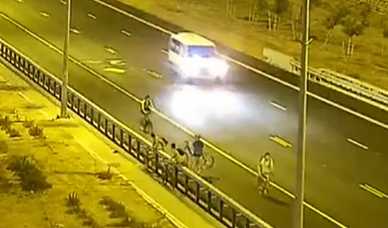 מכוניות נוסעות בערב יום כיפור