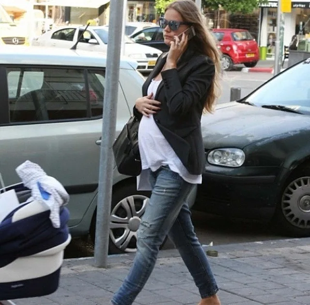 אסתי גינזבורג יולדת