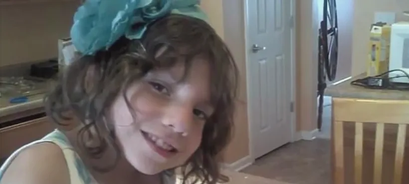 נטליה, הוריה נטשו אותה לאחר שטענו כי היא שטנית ומנסה לפגוע בהם